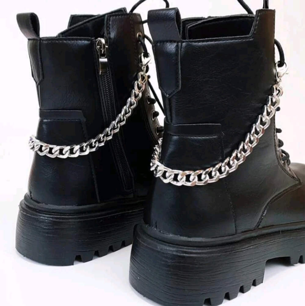 Set of Chain Linked Shoe Decor